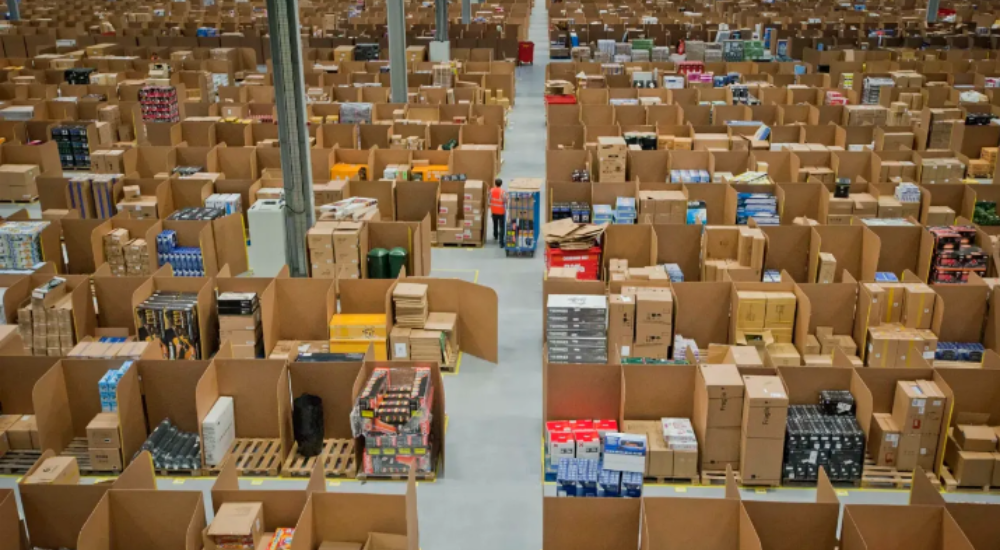 коробки на складе