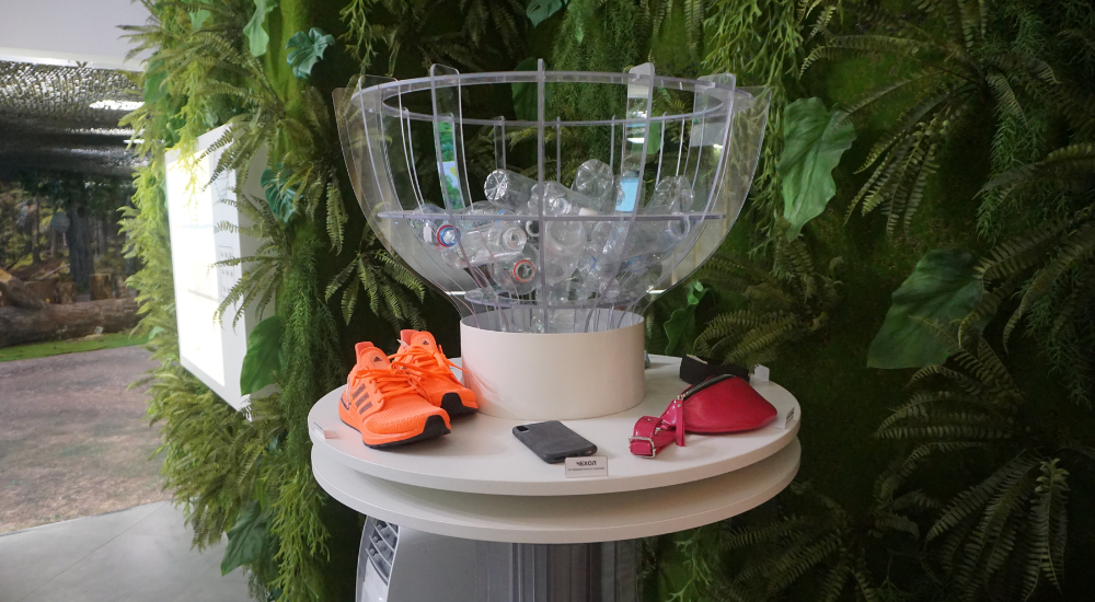 Экосфера сделано из пластика